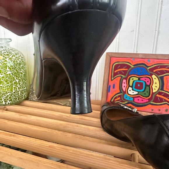 Salvatore Ferragamo Black Leather Pumps With Gold Buckles Size 7.5 - Picture 6 of 10